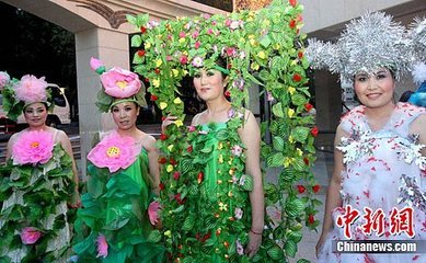 新疆克拉瑪依環(huán)保時裝秀 倡導(dǎo)綠色新風(fēng)尚，點亮低碳生活